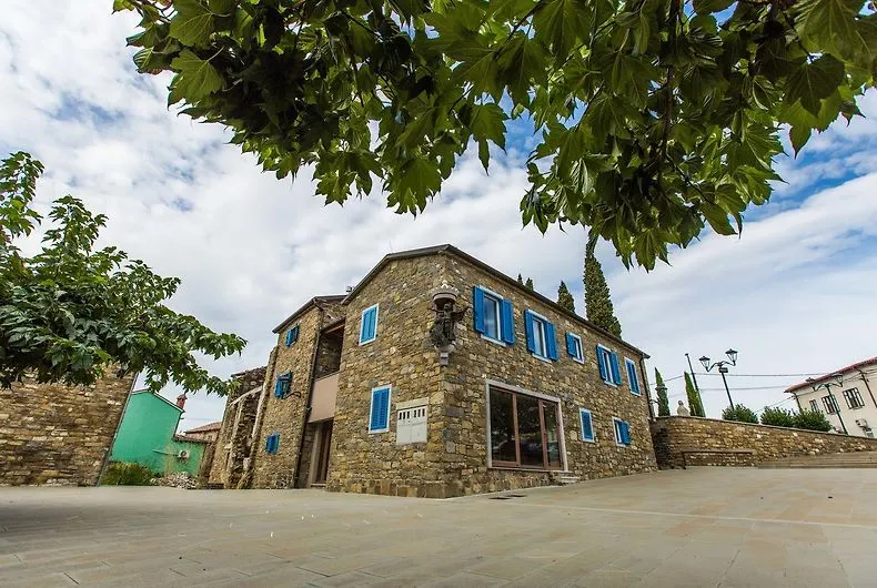 Santomas apartments S2 - Image 1