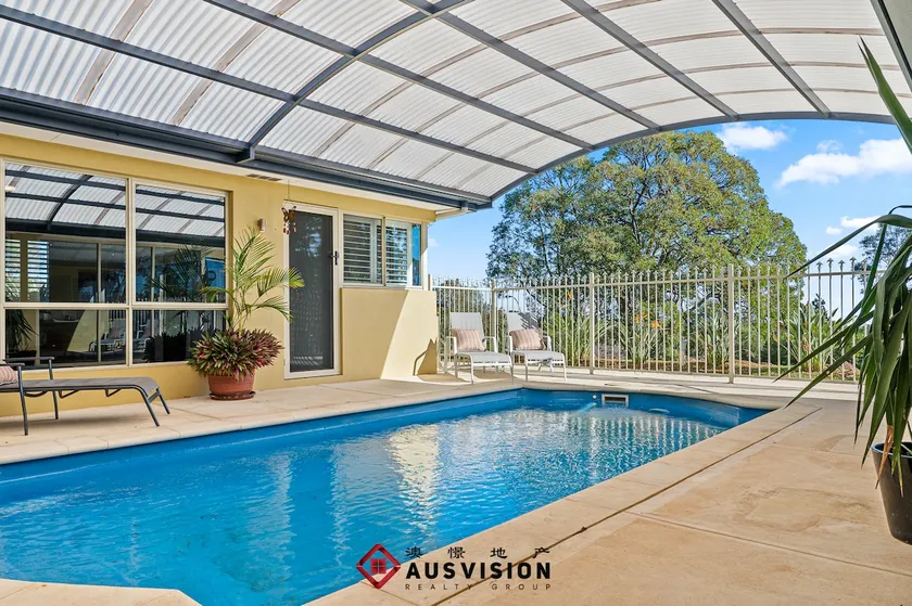 Perth Nr Airport Retreat-Heated Pool &BBQ-14 Pax - Image 1