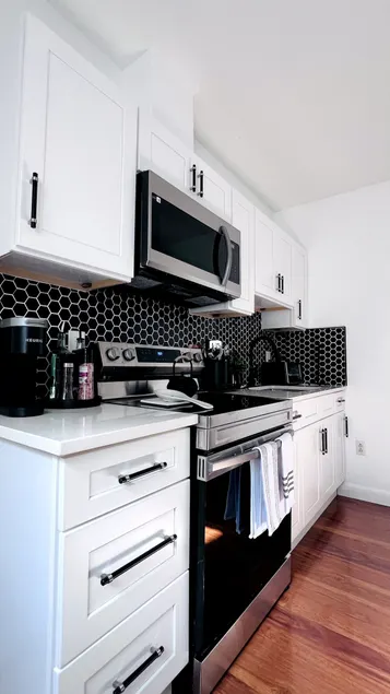 Chic City Guesthouse Getaway - Image 1