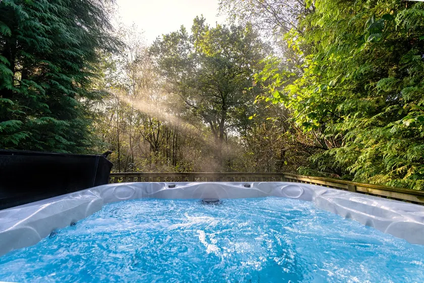 Derwent, woodland lodge with hot tub for 6 - Image 1