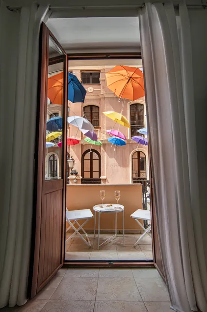 Bright two-room apartment in the city center - Image 1