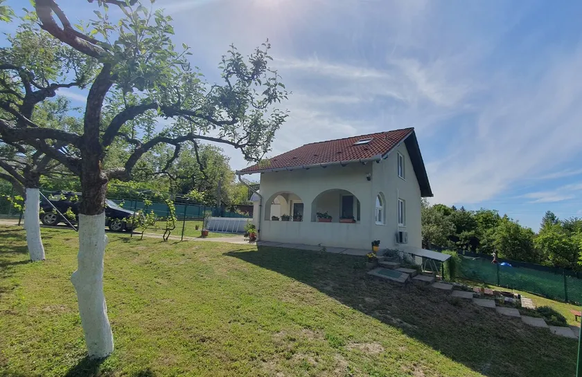 Sziklaszirt Wellnes Rest House-Salgótarján - Image 1