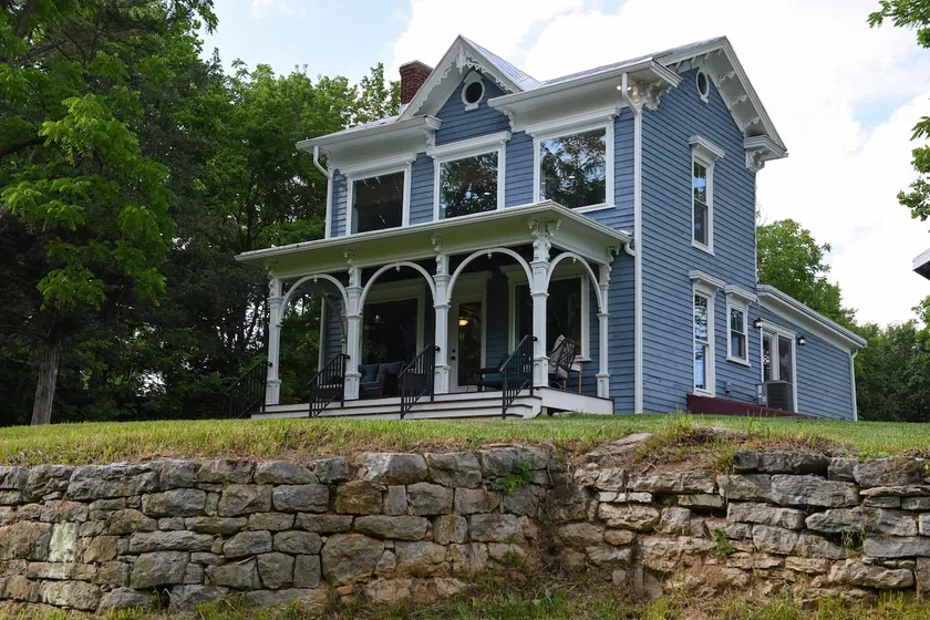 Farmhouse on the river! - Image 1