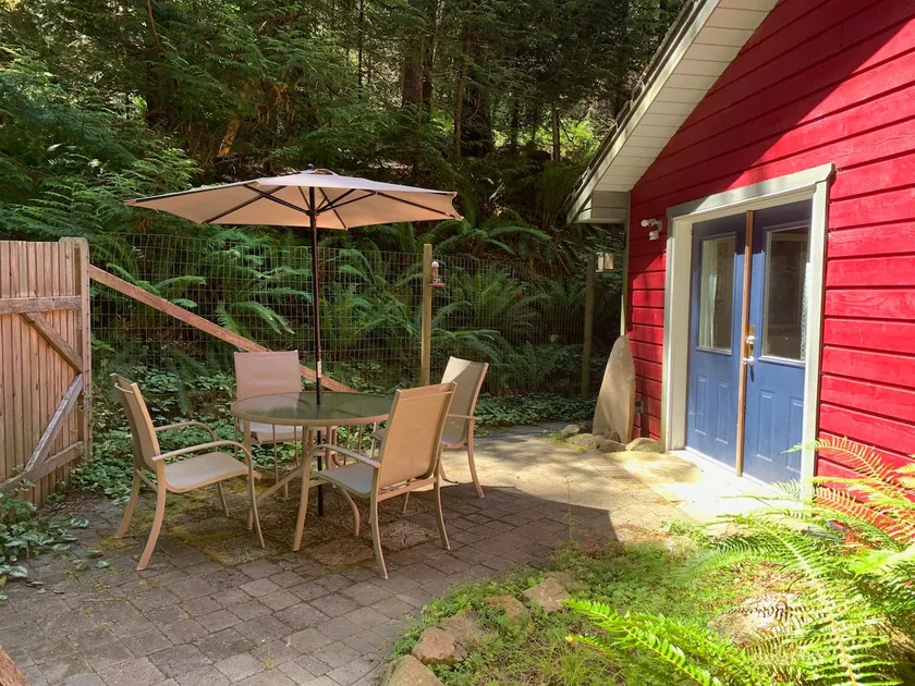 Thimbleberry Suite | Cozy Forest Stay Near Ganges - Image 1