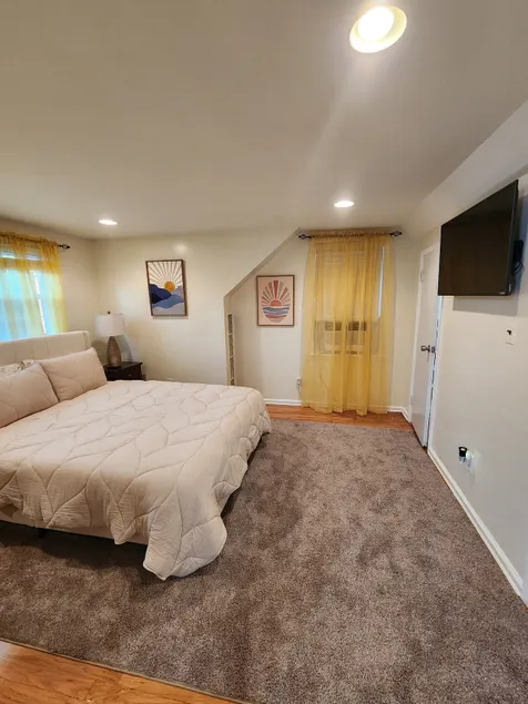 The Pent- 1 BR 2nd FL Apt., 5 min to UBS arena - Image 1