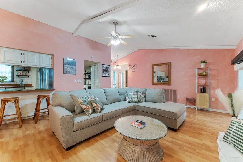 Retro FL Vibes, Sleeps 12+Pets *Heated Pool* - Image 1