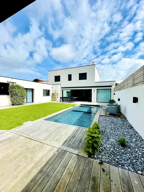L'Escapade – Villa with pool - Image 1