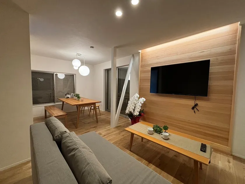 Private standalone house near Nagashima Spa Land and Nabanosato, accommodates up to 8 people + 2 extra beds - Image 1