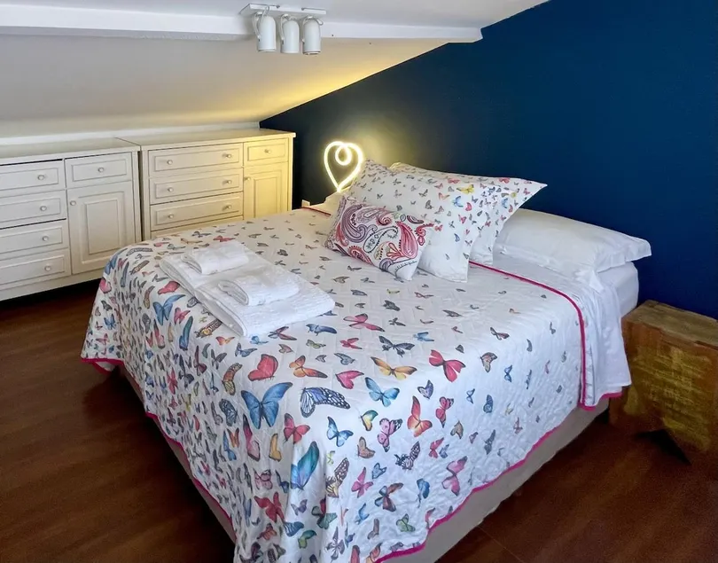 How beautiful this Blue House is! - Image 1