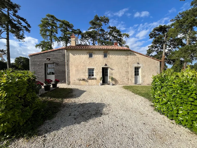 Charming detached house - Image 1