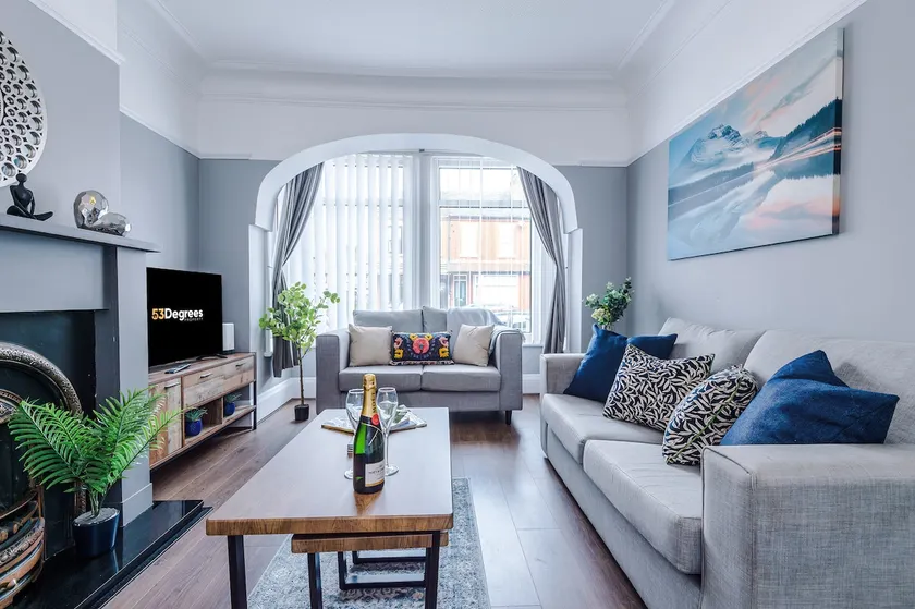 NEW! 3-Bed Spacious Home in Manchester by 53 Degrees Property, Ideal for Groups, FREE Parking! - Image 1