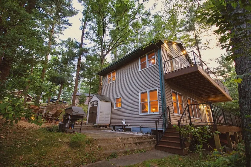 Linda's Lake House - Lake Days & Cozy Nights - Image 1