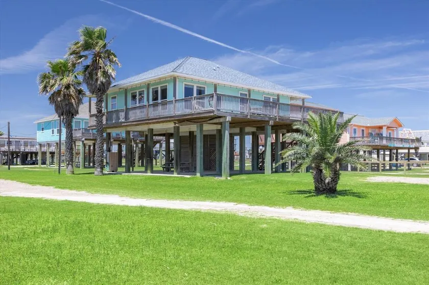 Surfside Retreat! Amazing Views, Steps to Beach! - Image 1