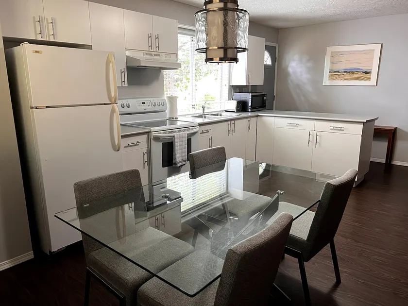 Colwood Suite 25mins to Downtown - Image 1