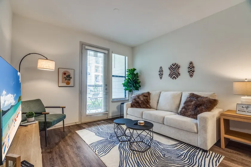 Beautiful 1B 1B Apt W/Pool/Gym - Image 1