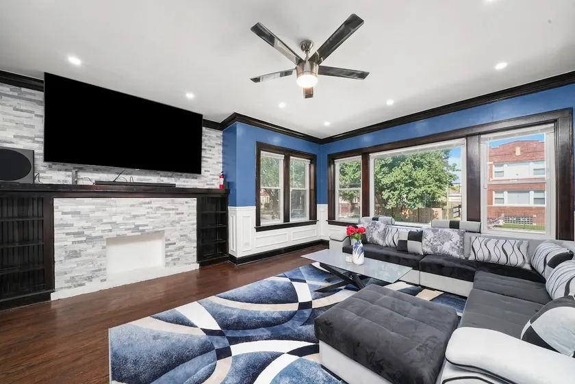 Gorgeous 5 BR Gem Sleeps 18 with Tons of Games! - Image 1