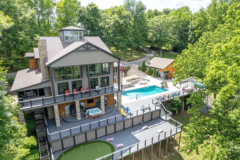 Paradise Resort-Dock, Pool, Hot Tub, Movie Theatre - Image 1