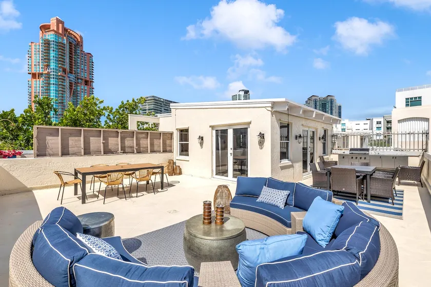 Gorgeous Coastal Ph With Large Private Terrace - Image 1
