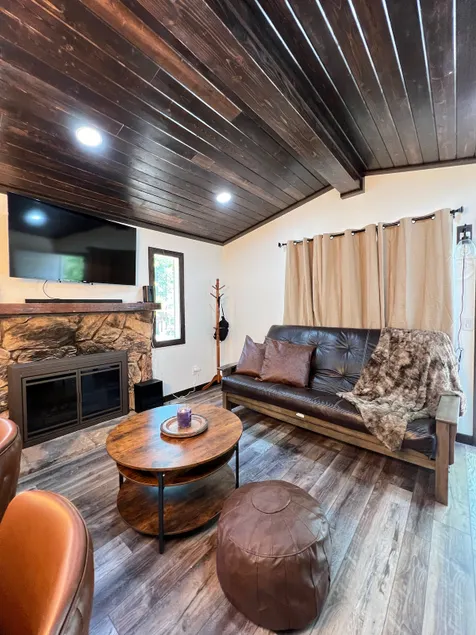 Zob Zero Cabin - Modern Rustic with Fireplace - Image 1