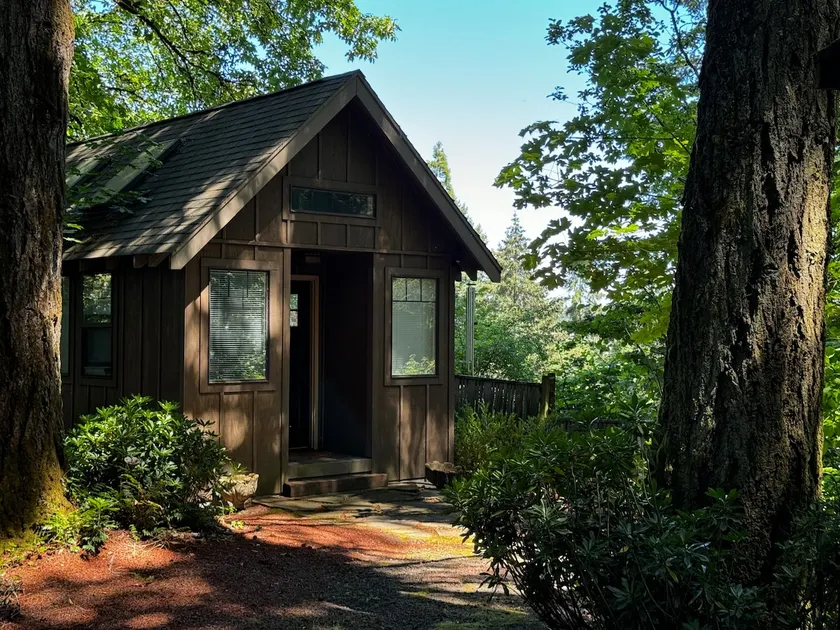 Charming Tiny Forest Home, PDX next to Lake Oswego - Image 1