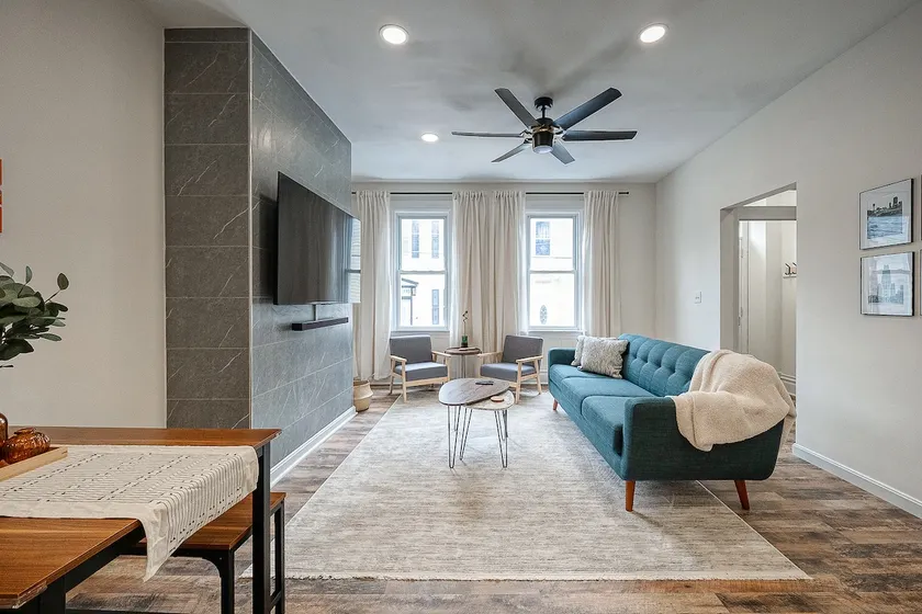 Newly renovated, spacious home with local Hosts - Image 1