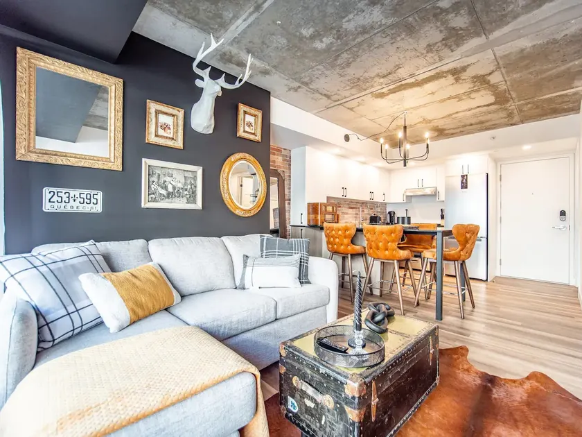 Rustique, Downtown, Pool +BBQ, 3 beds, 2 bathrooms - Image 1