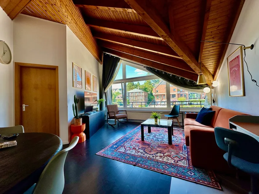 Orange Zebra: 4P Apartment + Car Park + Near River - Image 1