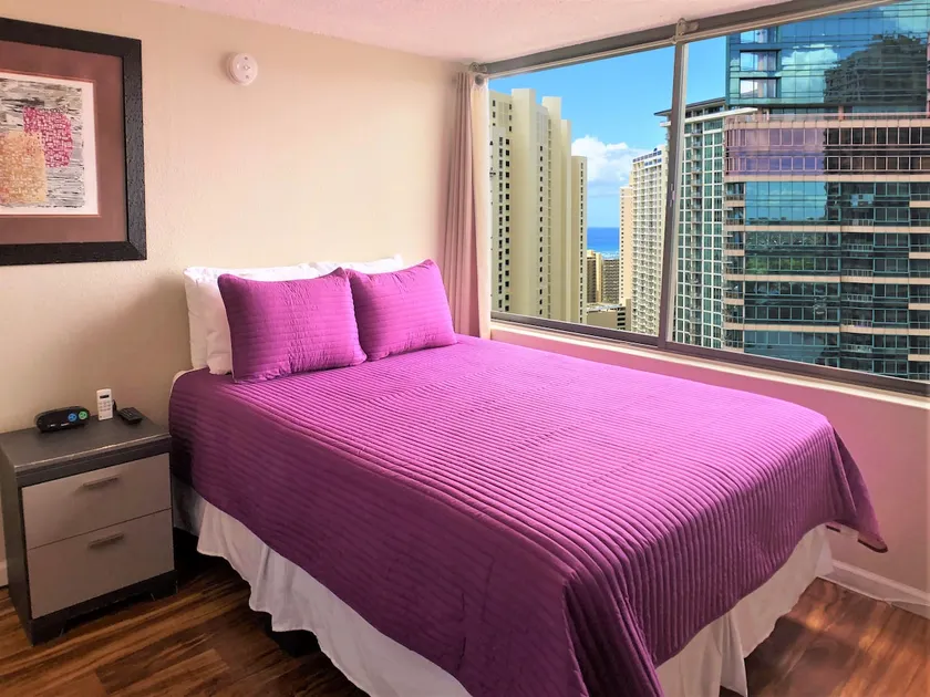 Designer Condo on 29th Fl. with Great View! Legal! - Image 1