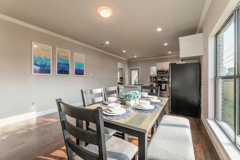 Family Friendly 4 Bed | Close to Downtown - Image 1