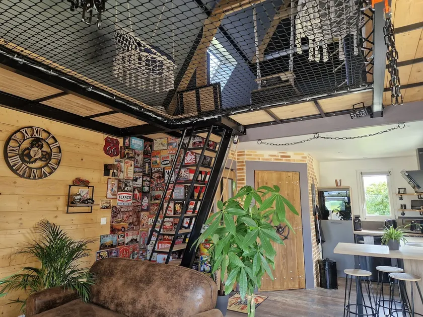 Industrial chalet with hammock and private spa - Image 1