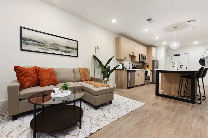 1BR/1BA with Gym Access Near UPMC & Carnegie Uni. - Image 1
