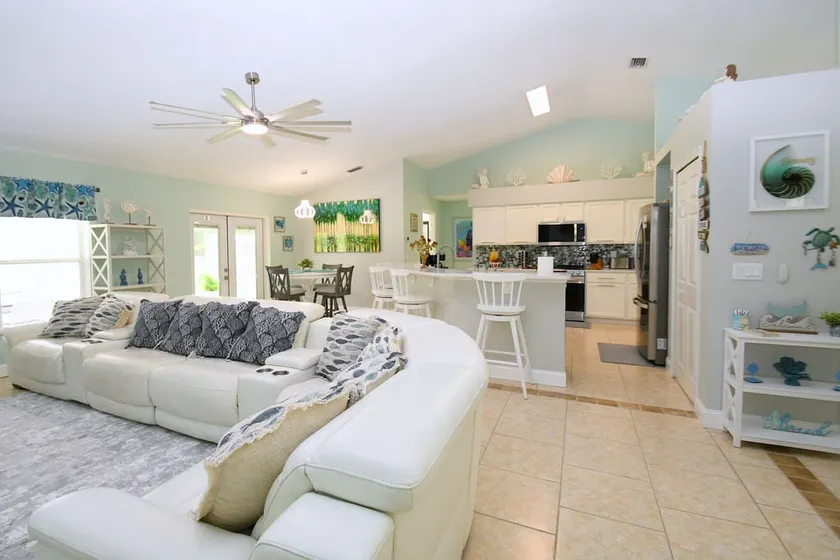 Orietta's Beach House - Image 1
