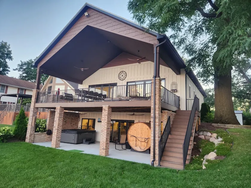 Luxury Lake Front Oasis Notre Dame Near By - Image 1