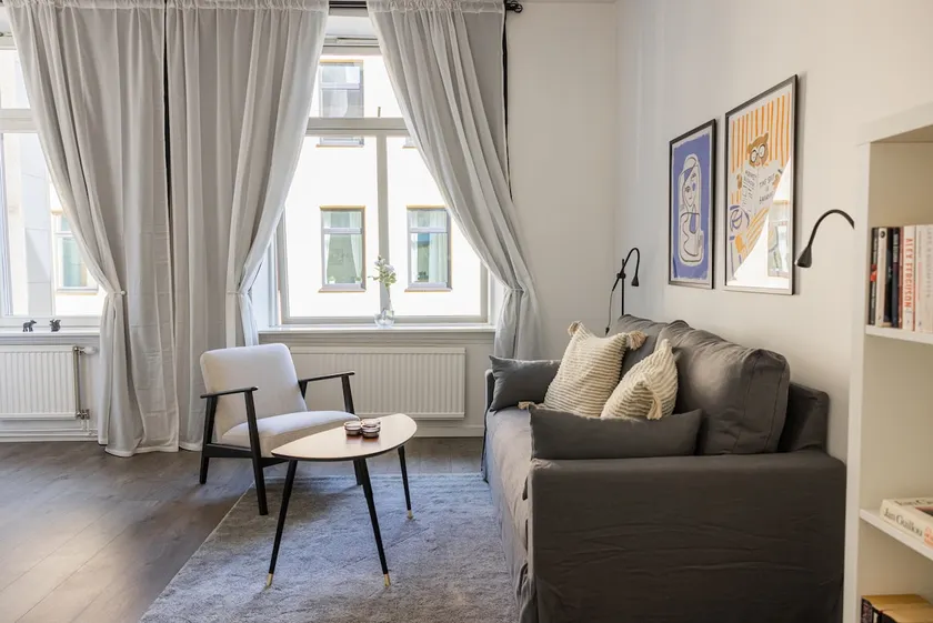 Walkers Paradise! Smart TV | King Bed | Coffee - Image 1