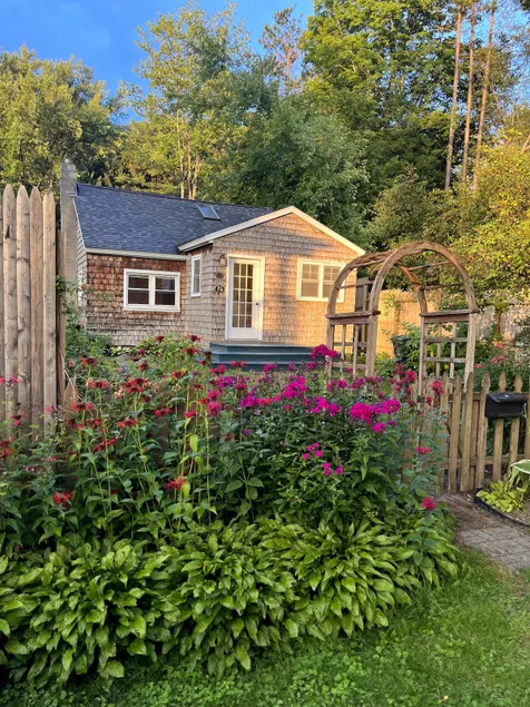 Village Rose~Short walk to the restaurants & bars - Image 1