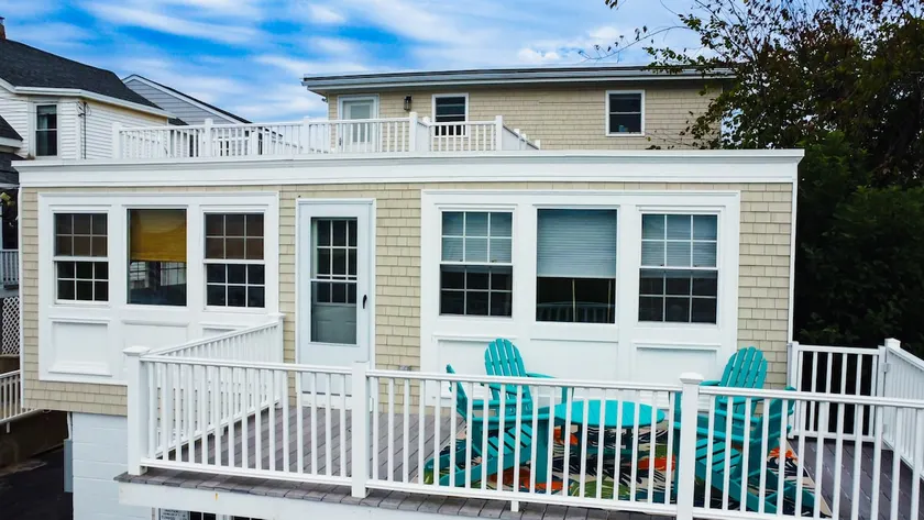 Pvt West Facing Deck|Pro Design|AC|Beach Access - Image 1