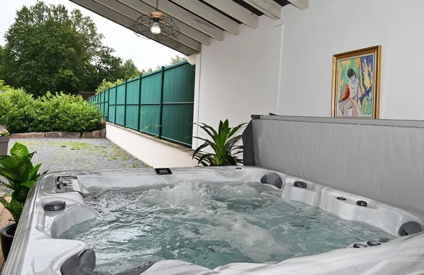 Les Lavandes. 4* with Jacuzzi - Image 1