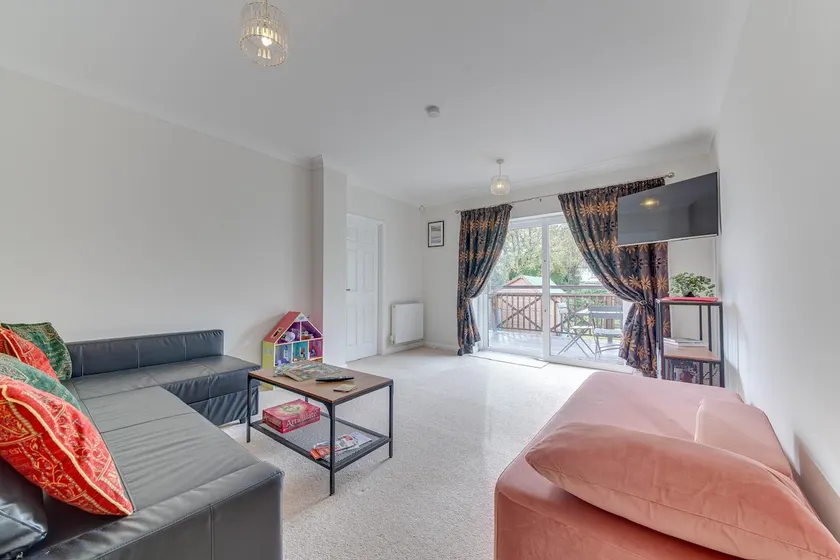 2BR Detached Bungalow with Parking - Image 1