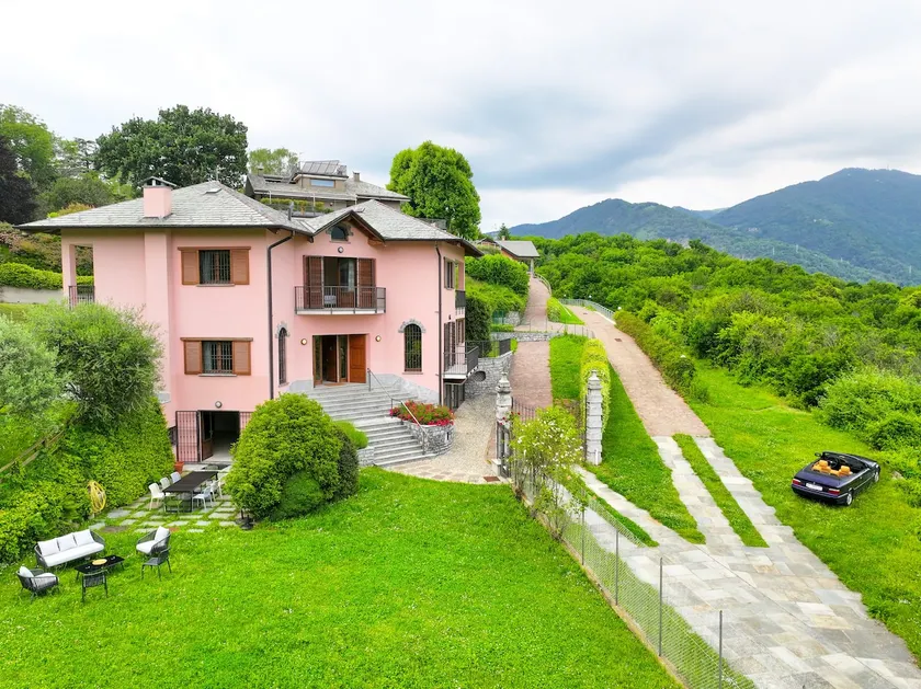 Villa Grel - by MyHomeInComo - Image 1