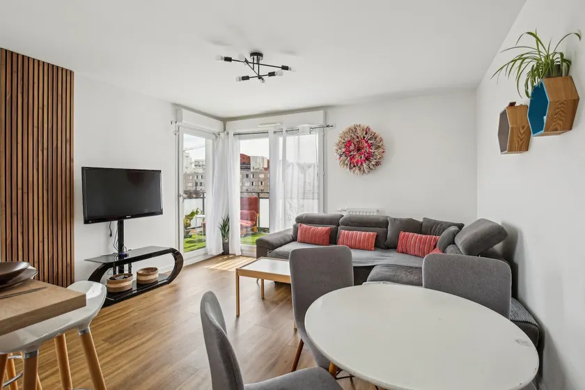 Chic and comfortable apart with parking and balcony - Image 1
