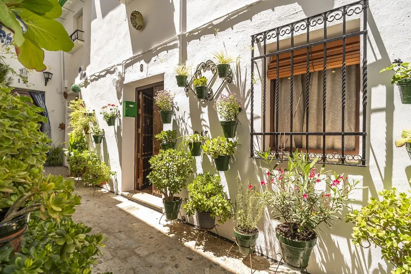 House with patio and terrace in Barrio de la Villa - Image 1
