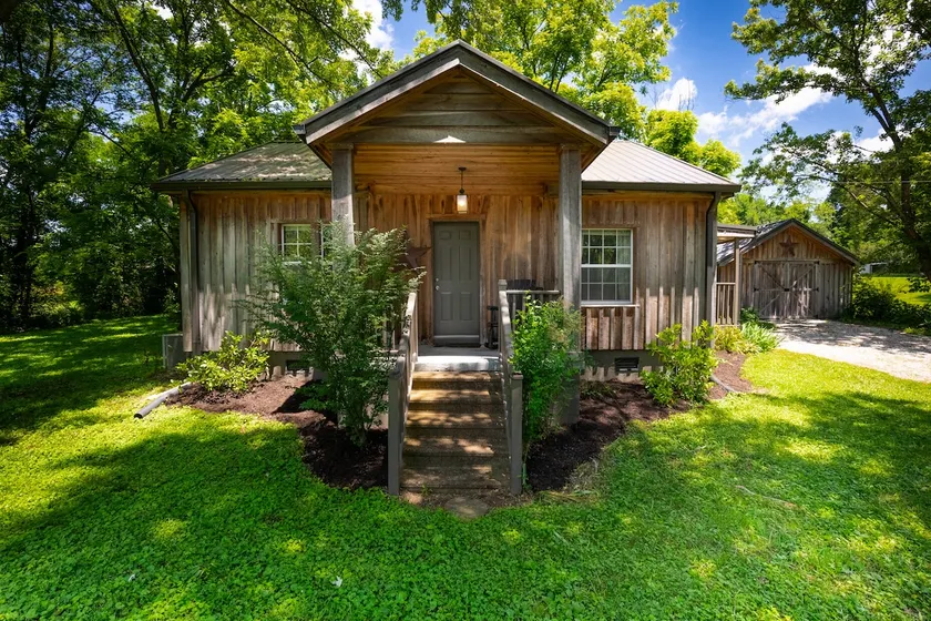 Columbia Rock Cabin - Image 1