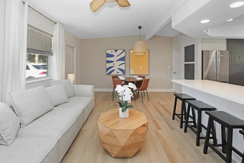 Cristy's Beach House - Image 1