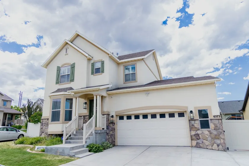 Sunset Hills Beautiful Home - Image 1