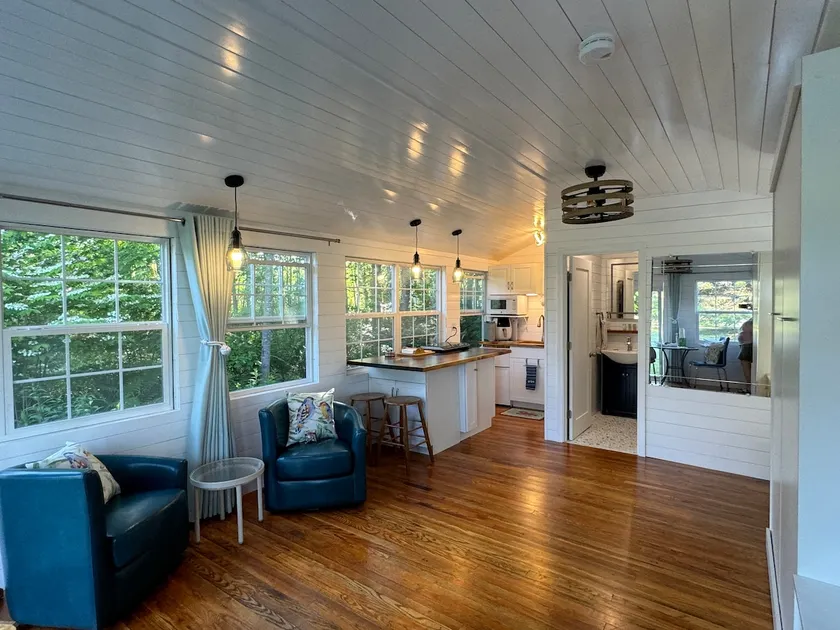 Classic Maine seaside studio–contemporary comforts - Image 1