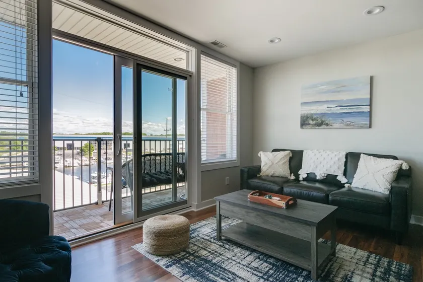 Luxury Waterfront Condo - Image 1