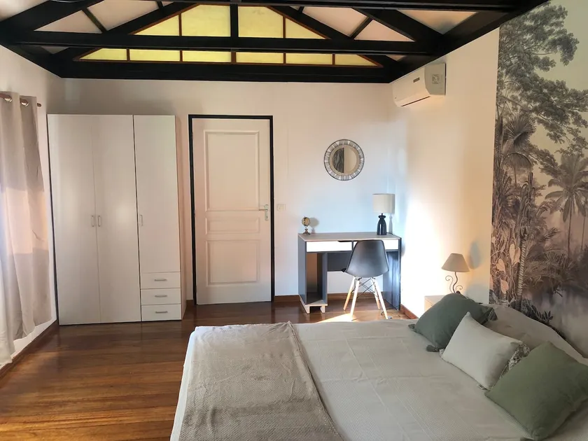 Private bedroom and kitchen, in a large garden - Image 1