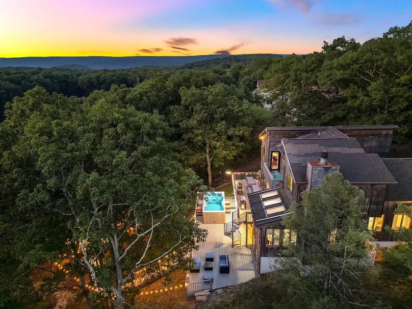 !Poconos TREE HOUSE LAKE+Swim SPA+Cinema + Kayak! - Image 1
