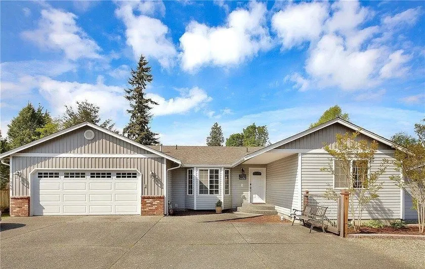 4-bedroom Burlington with AC & Wifi - Image 1