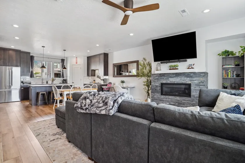 Mountain-view Urban Oasis - Image 1